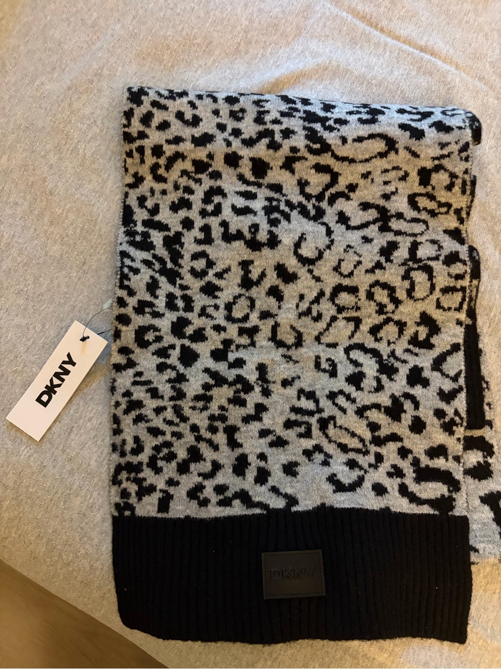 Dkny leopard print scarf
